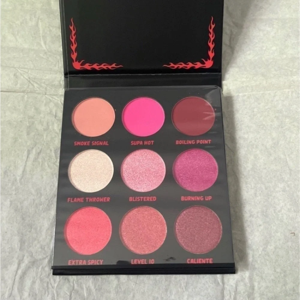 BH Cosmetics Ghost Pepper eyeshadow palette